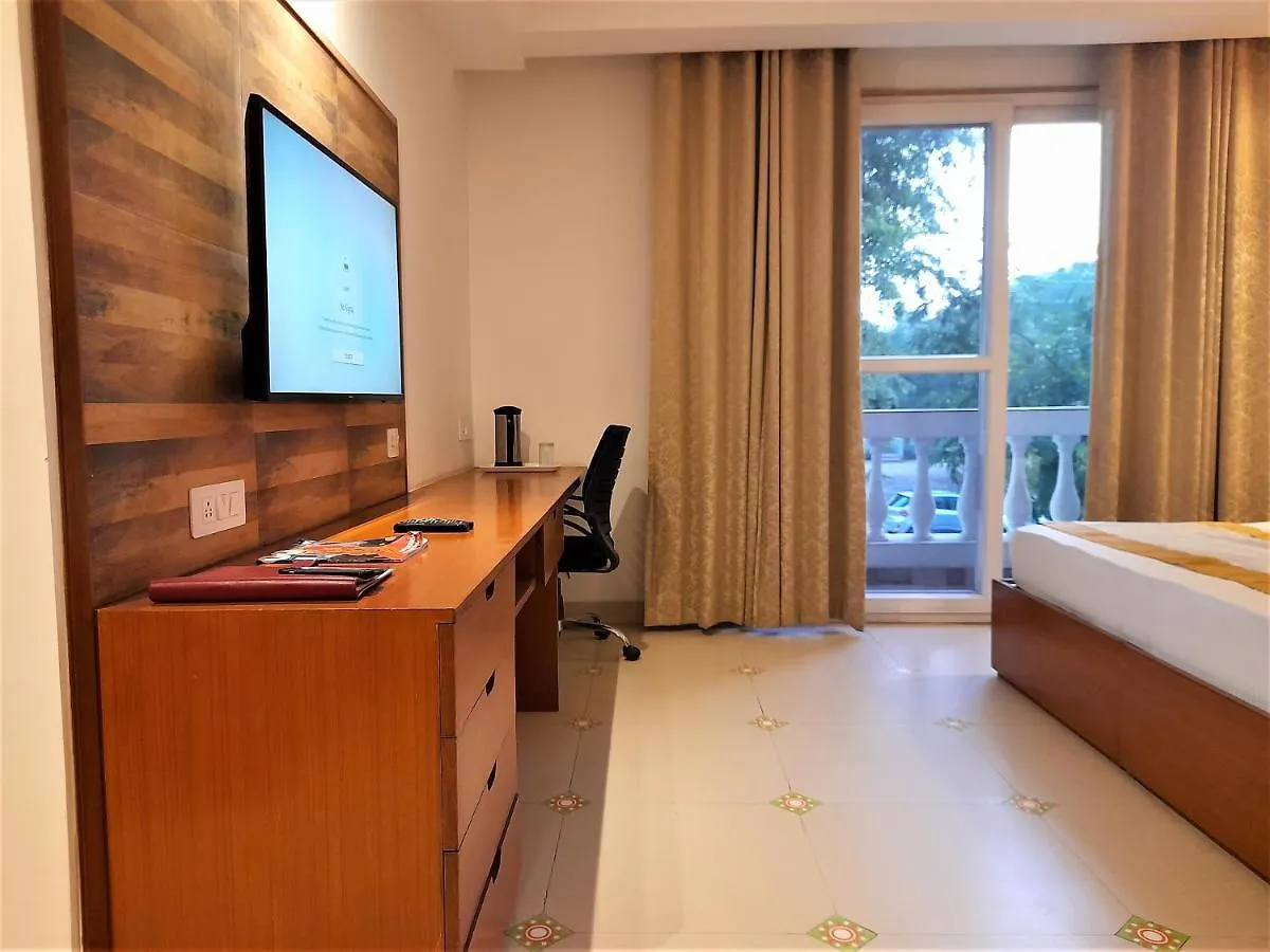 The Angel Hotel & Suites Near Medanta Gurgaon Indien