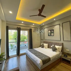 Hotel The Empire 1rk Near Max & Fortis Hospital